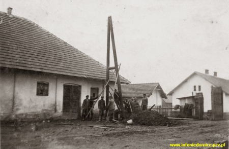 Elektryfikacja Niedomic. Zdjęcie nadesłane przez Ewę Klich.